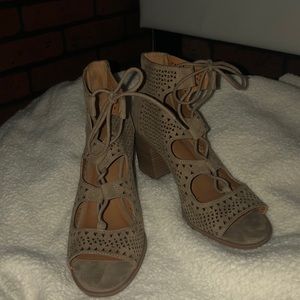 Universal Thread Lace Up open toe heeled boots